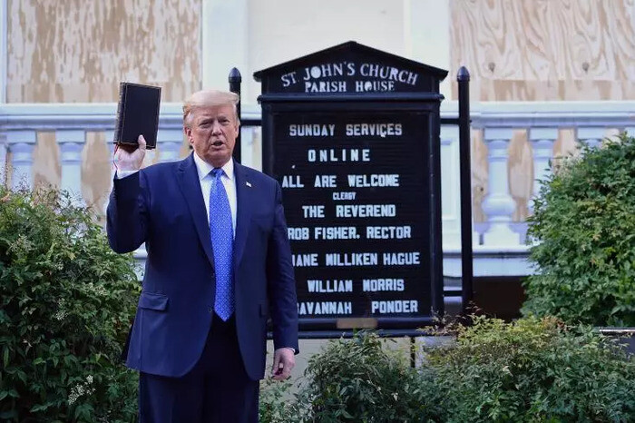 Trump vend bible