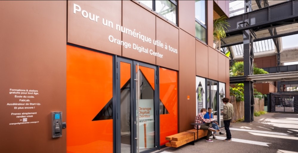 Orange digital center