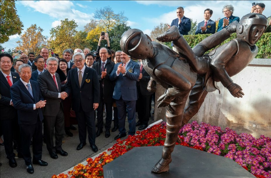 Taekwondo statue