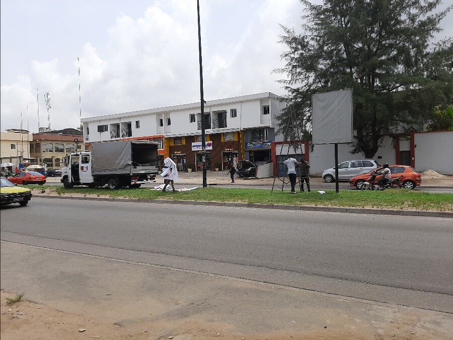 Scene de rue Abidjan Cocody