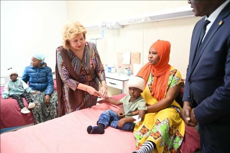 Mme Ouattaraavec des enfantsmalades